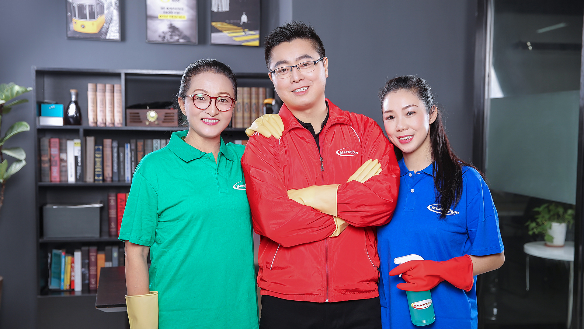 It is a Brand and Service Shooting for Hong Kong Cleaning company by D2 Studio Branding Agency Brand Identity and Design Hong Kong and Guangzhou China who does Brand and Service Shooting. 9
